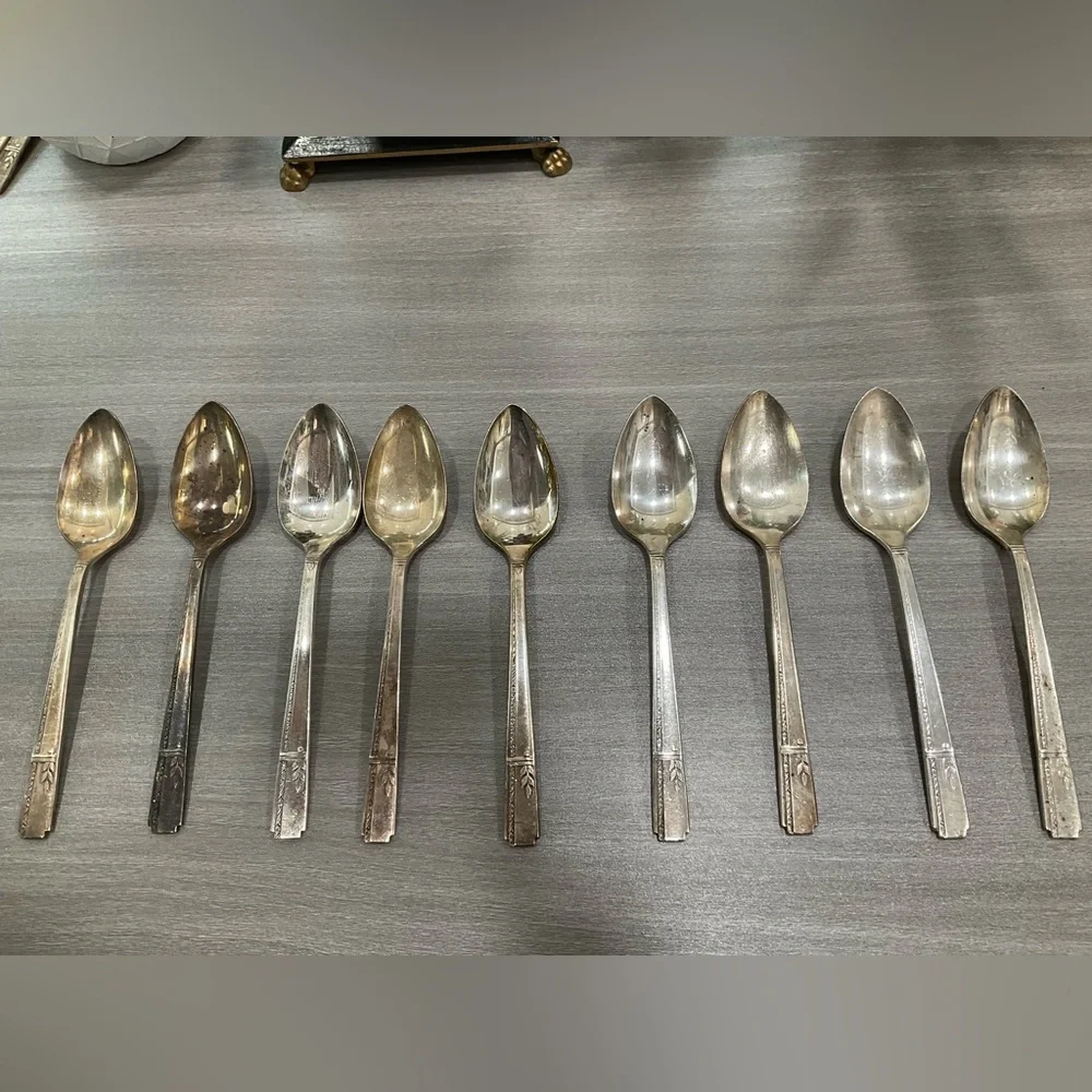 VINTAGE 1938 ONEIDA PRESTIGE PLATE GRENOBLE 9 SERVING‎ SPOONS